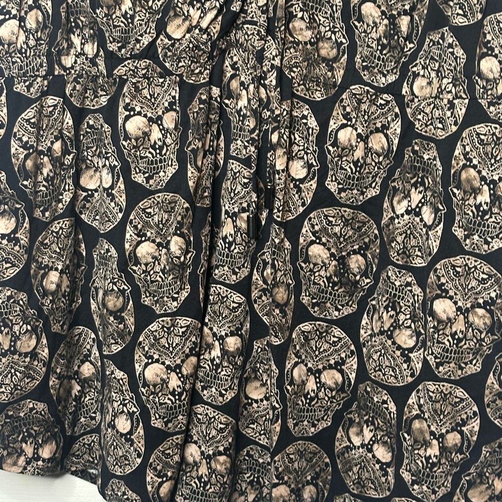 Torrid Black and Tan Patterned Blouse - Picture 8 of 9